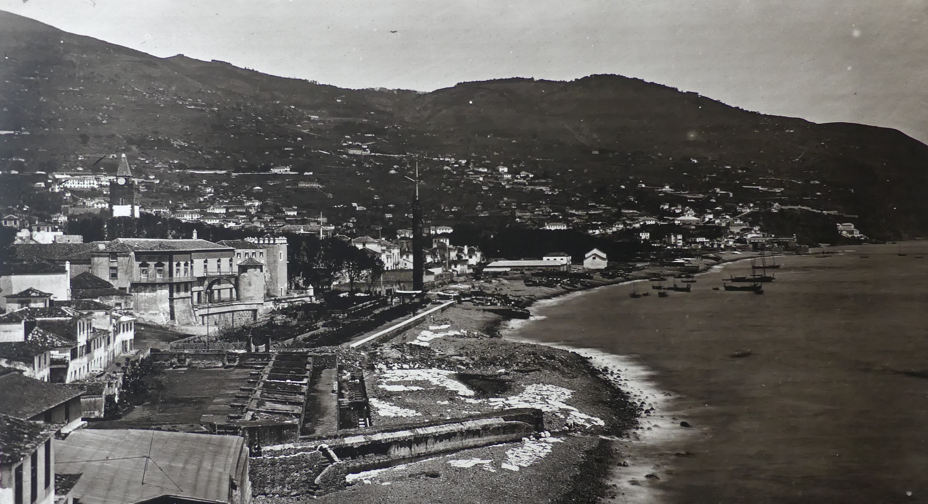 A photo of Funchal seashore from many years ago - early 20th century perhaps?