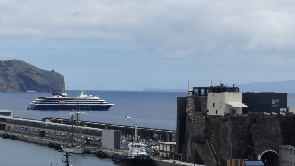 Design centre Funchal breakwater