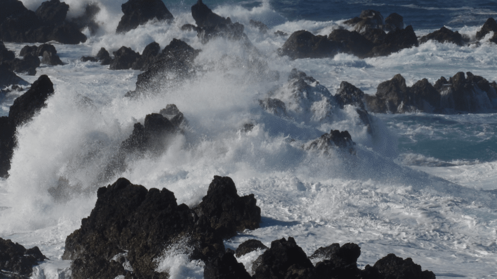 Waves and a boiling sea at Porto Moniz